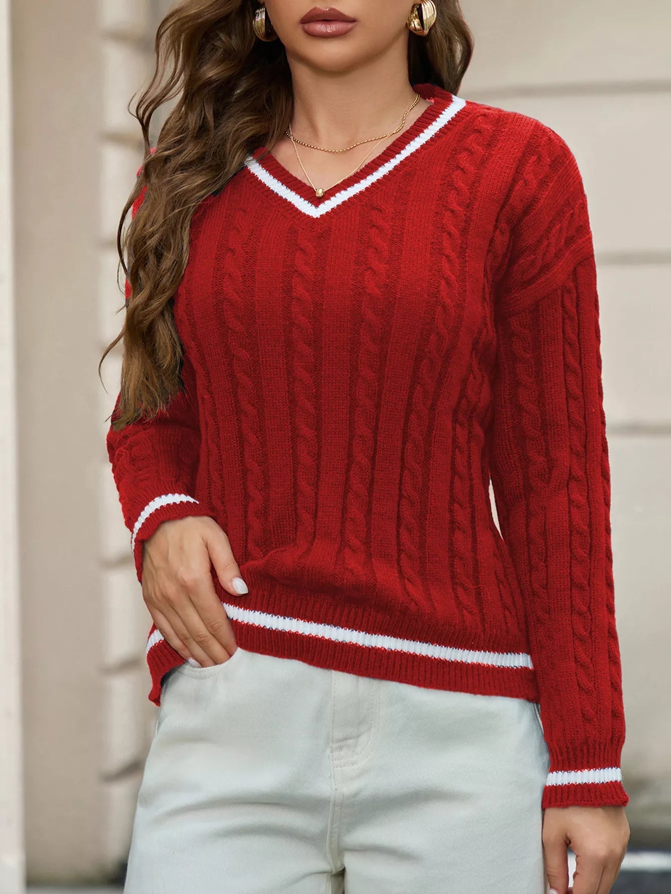 Gwenyth - Classico maglione a trecce con scollo a V