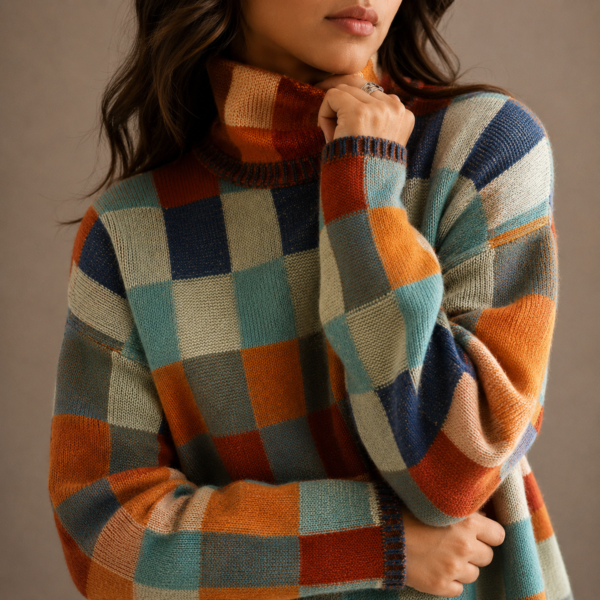 Maglione a Collo Alto con Fantasia a Quadri da Donna