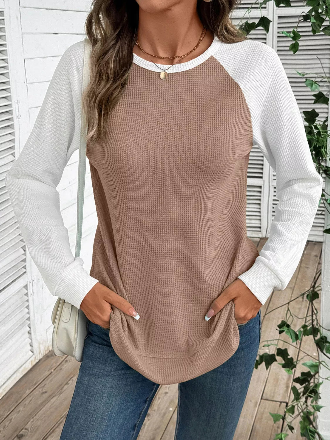 Freyja - Felpa elegante in maglia waffle con maniche raglan