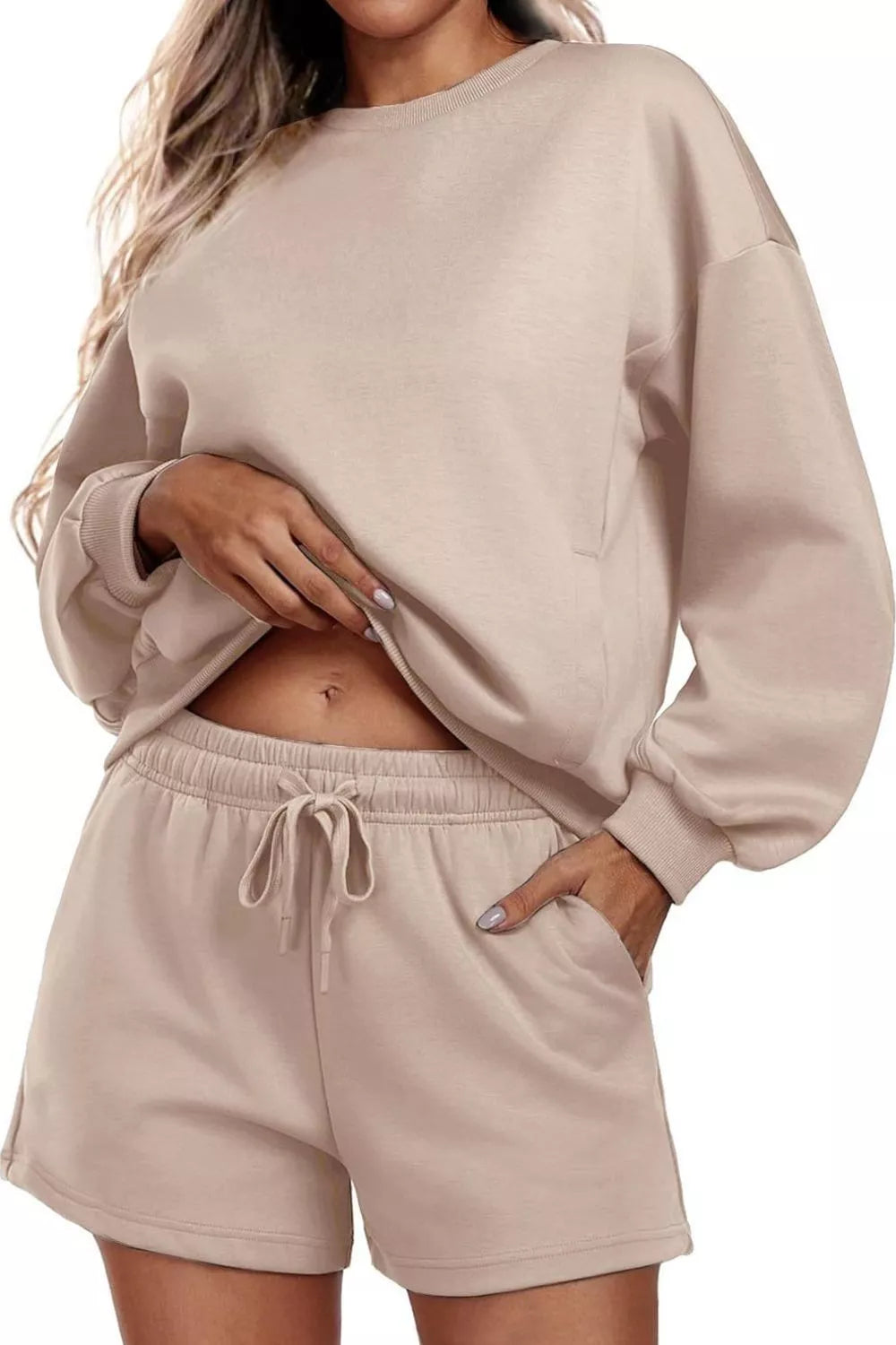 Aster - Completo casual con felpa girocollo e pantaloncini