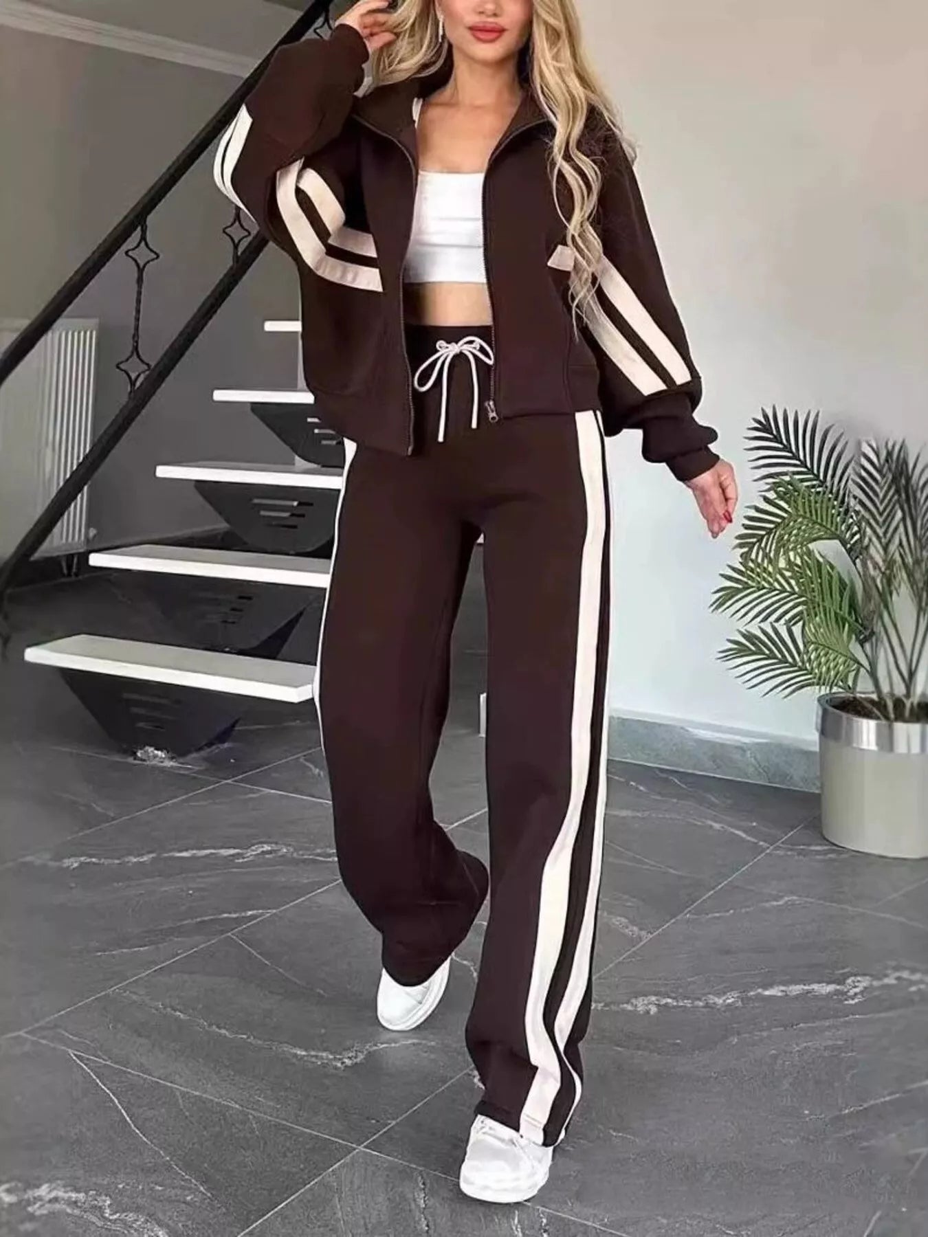 Sabina - Completo elegante con giacca e pantaloni con righe laterali