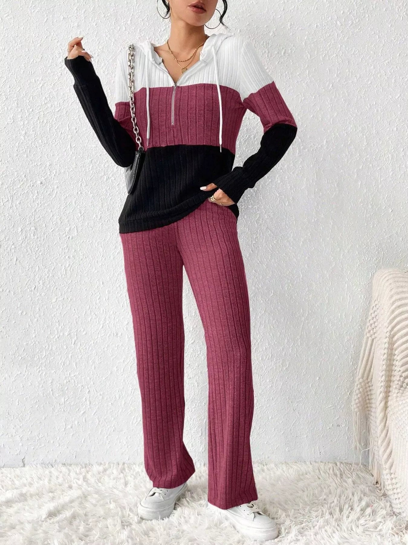 Dahlia - Elegante completo con felpa con cappuccio e mezza zip e pantaloni