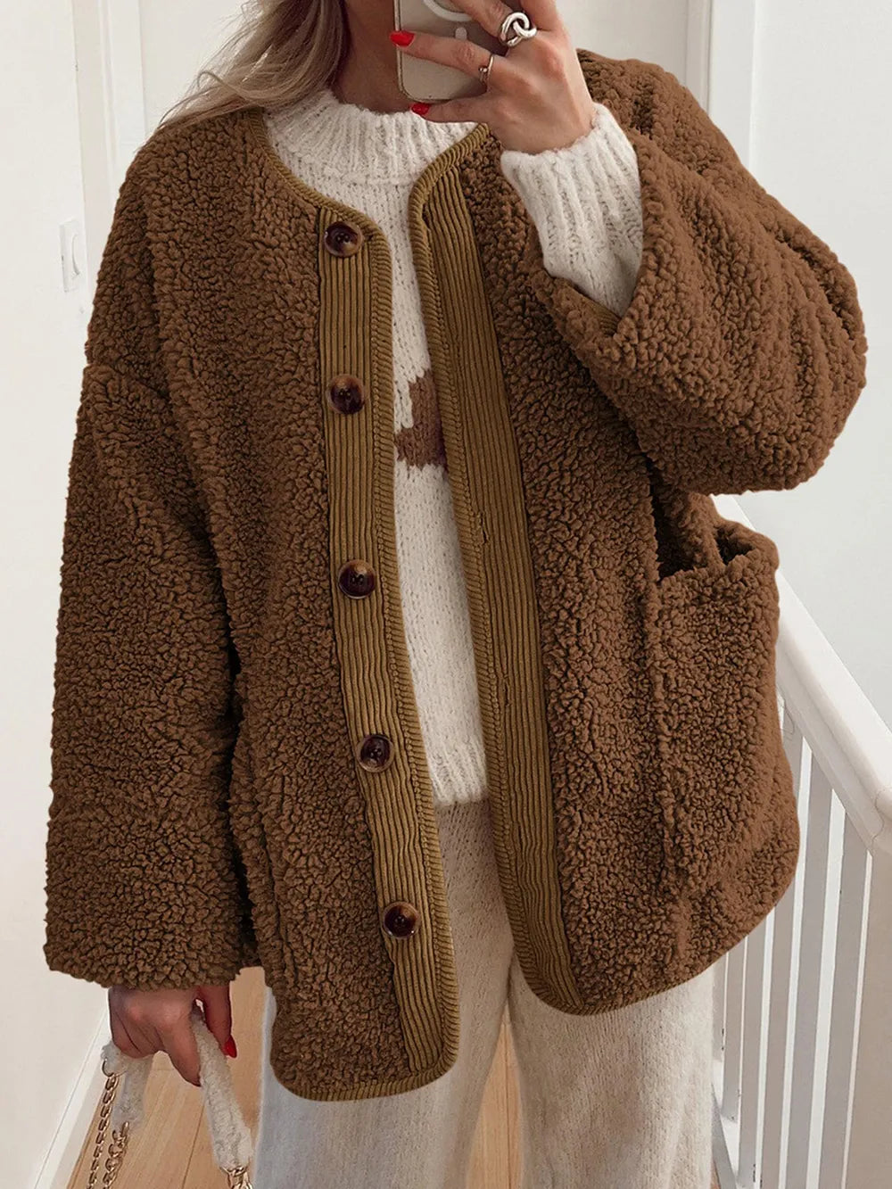 Yasley - Giacca sherpa con bottoni a contrasto e tasche