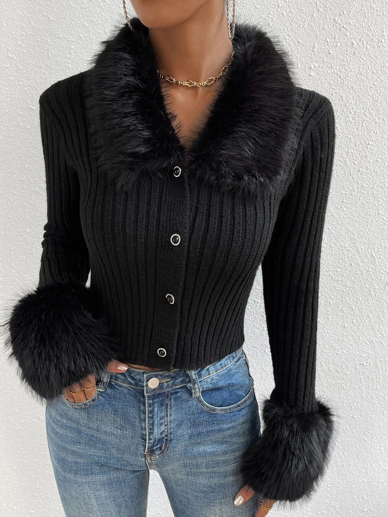 Ninette - Cardigan cropped in maglia a coste con bordo in eco pelliccia