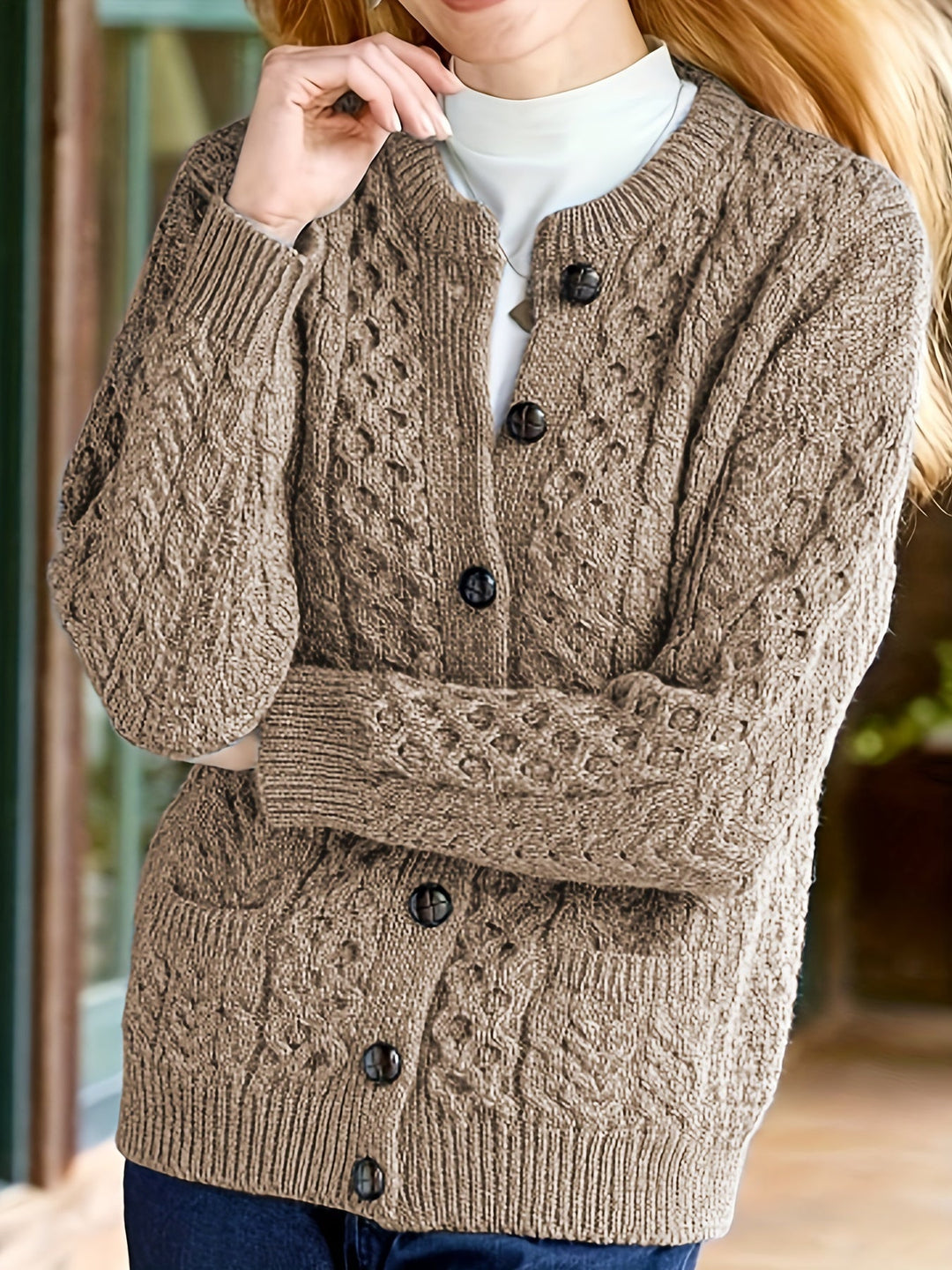 Noora - Cardigan elegante con bottoni e trecce