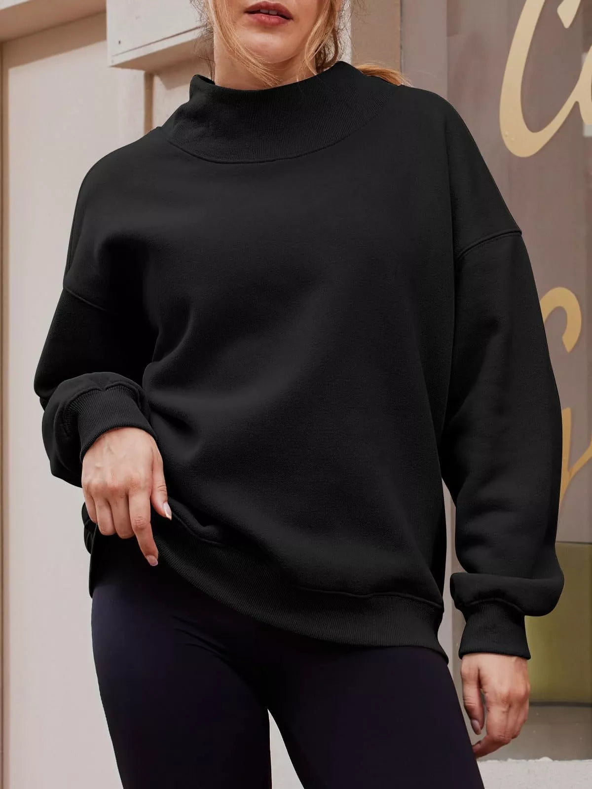 Jisela - Felpa elegante con collo mock e spalle scese