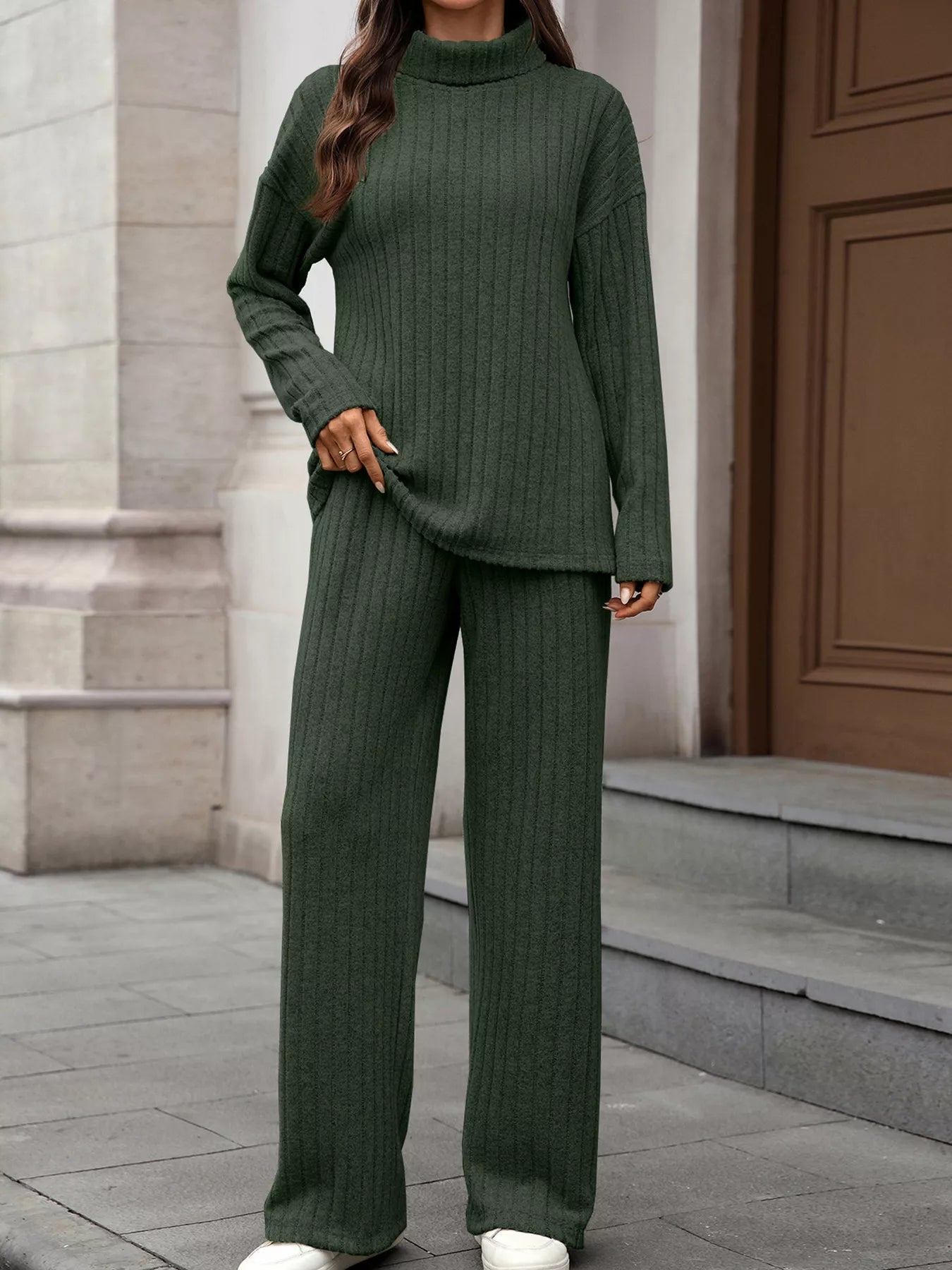 Dayanara - Elegante completo con maglione a collo alto e pantaloni a costine