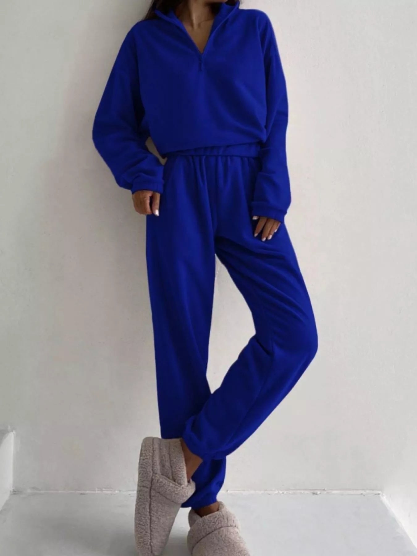 Clarina - Set casual con felpa cropped a mezza zip e pantaloni