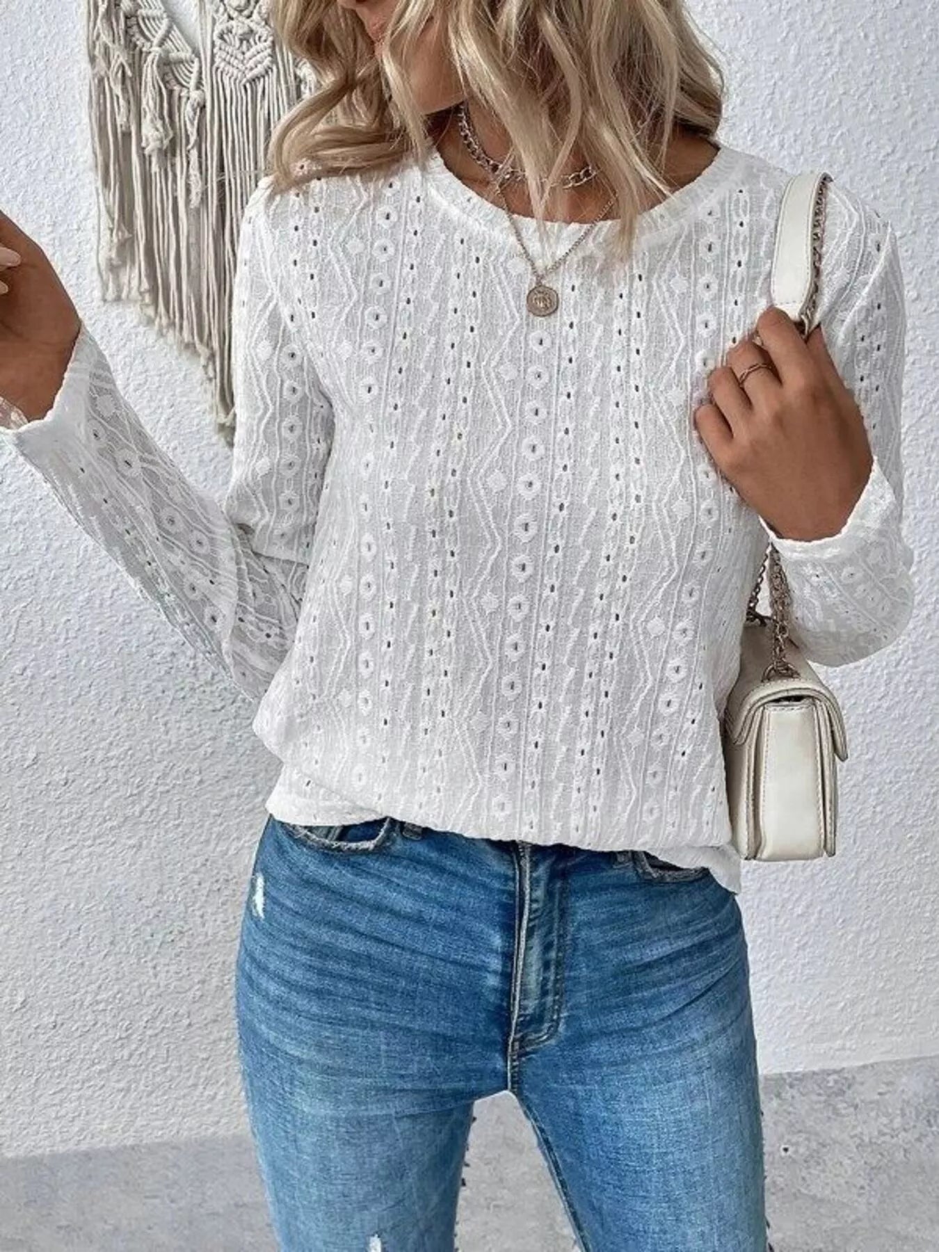 Kaity - Elegante blusa a maniche lunghe con scollo rotondo e ricami traforati