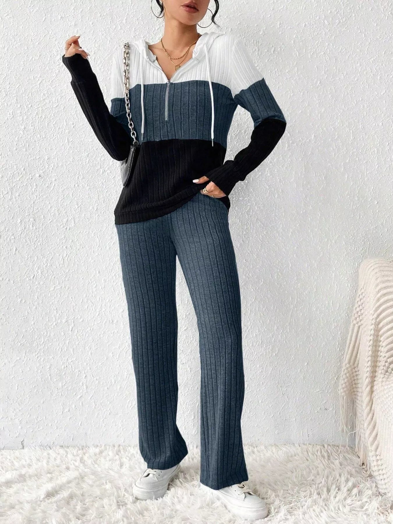Dahlia - Elegante completo con felpa con cappuccio e mezza zip e pantaloni
