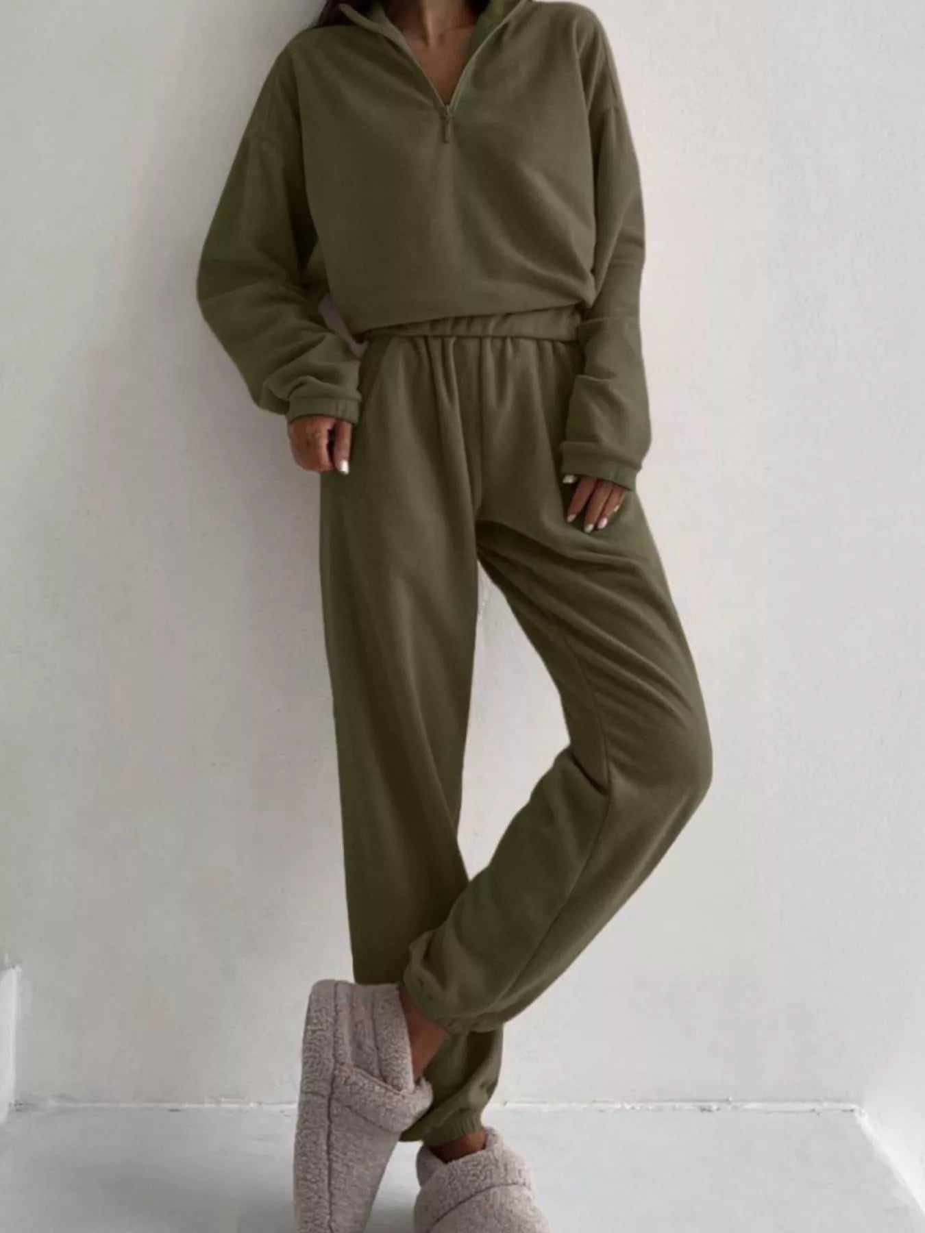 Clarina - Set casual con felpa cropped a mezza zip e pantaloni
