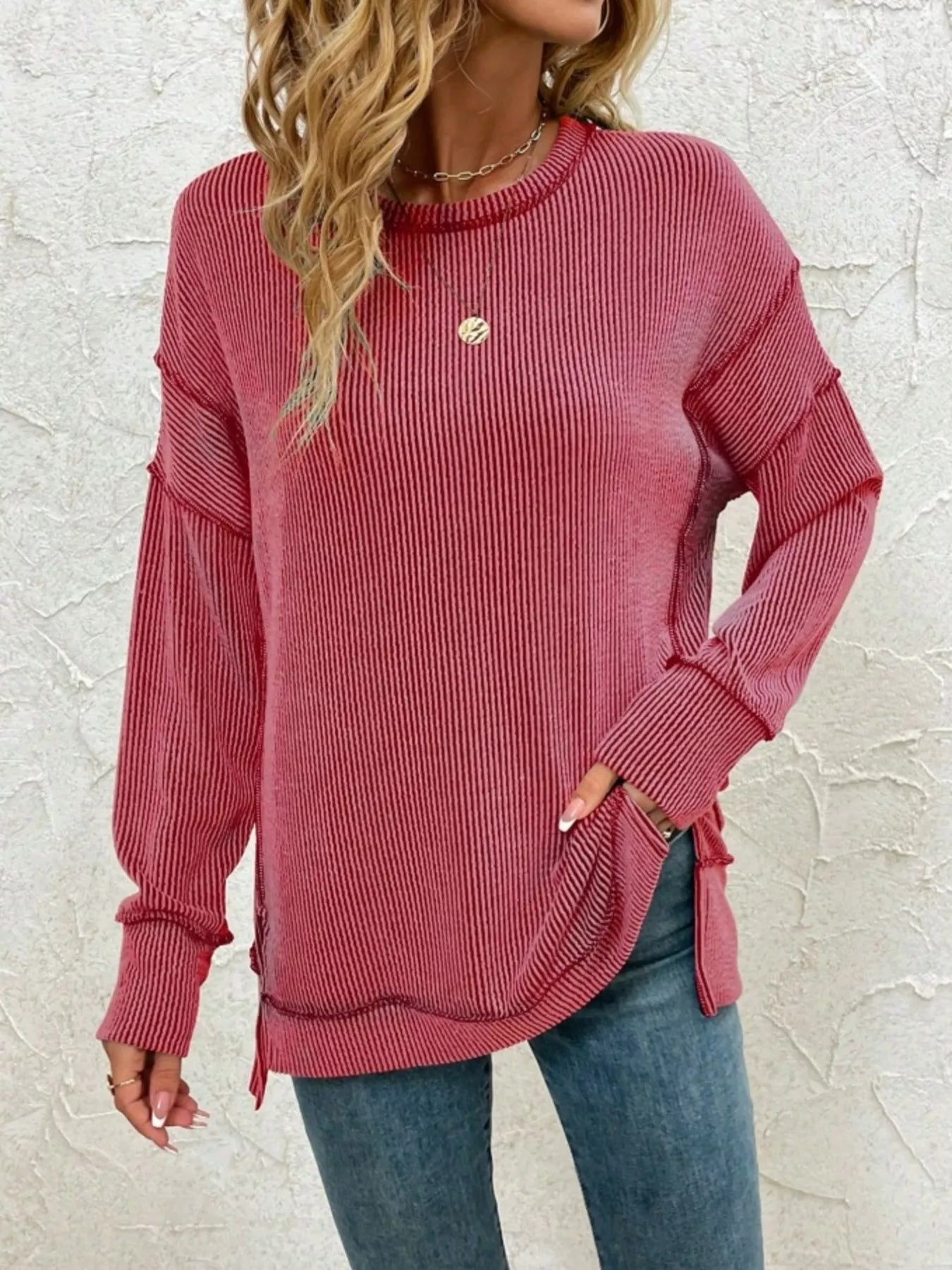 Aimy - Elegante maglione a righe con scollo rotondo e spacco laterale