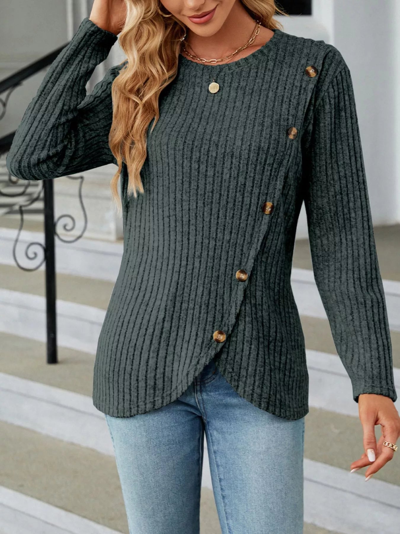 Alayna - Elegante felpa con bottoni in maglia a costine