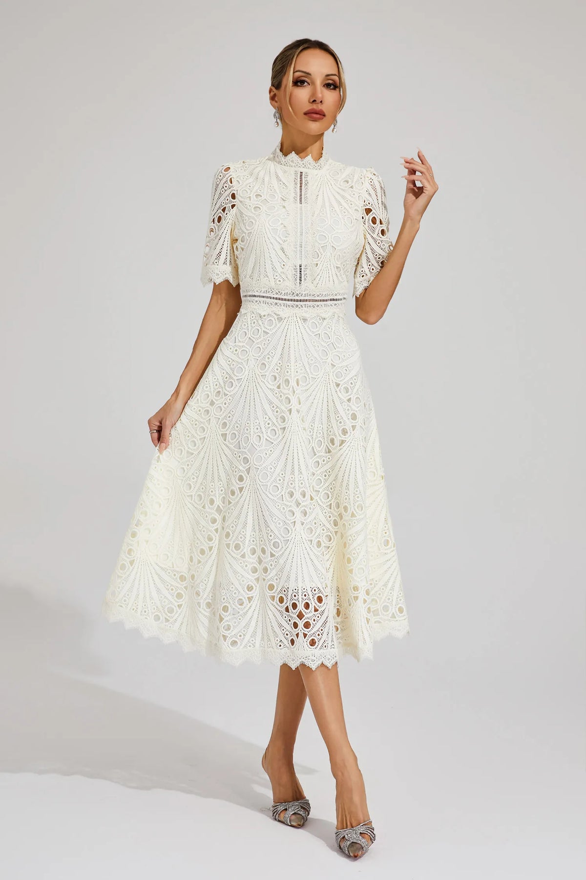 Abito Midi Chic in Pizzo da Donna