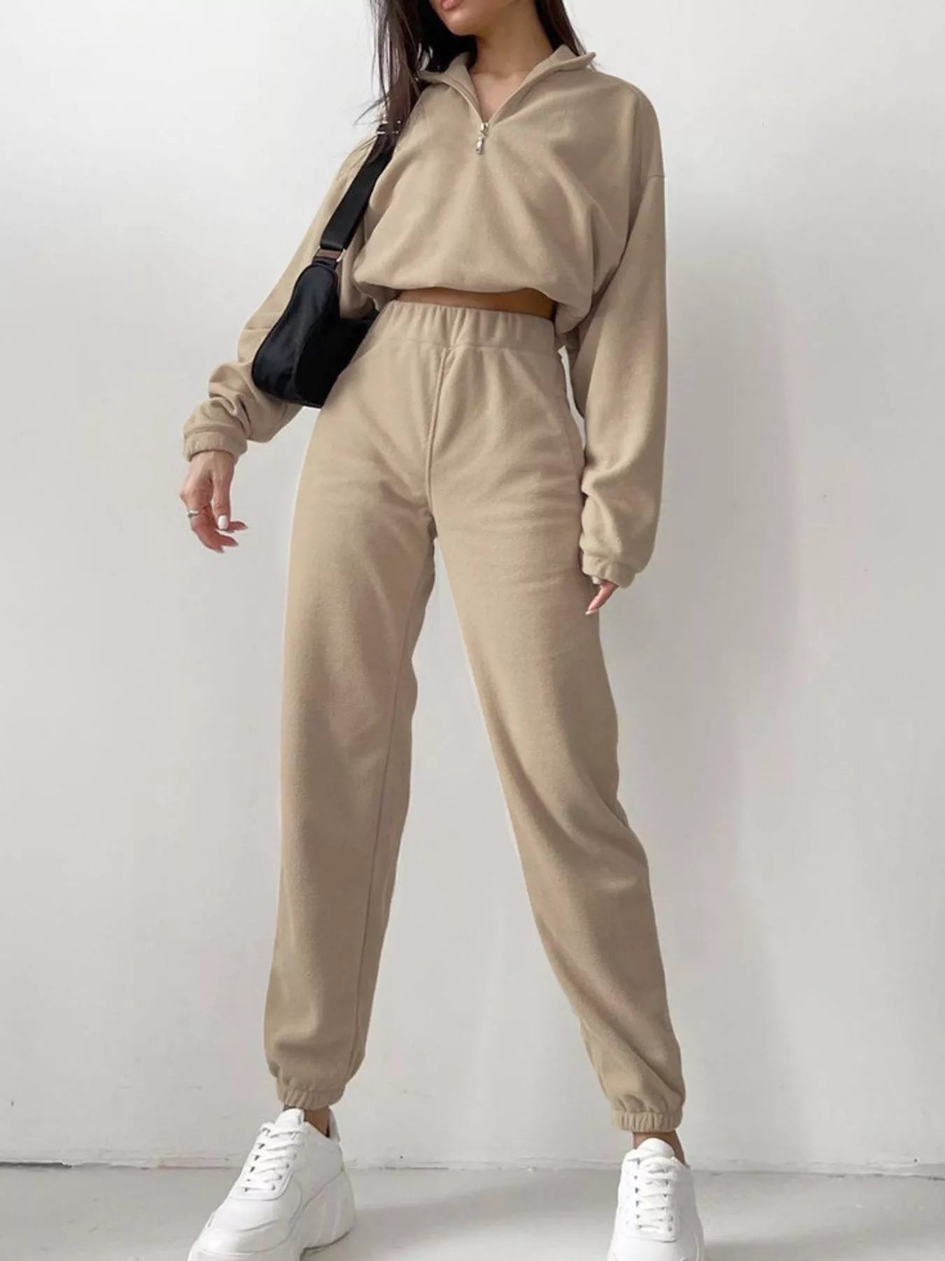 Clarina - Set casual con felpa cropped a mezza zip e pantaloni