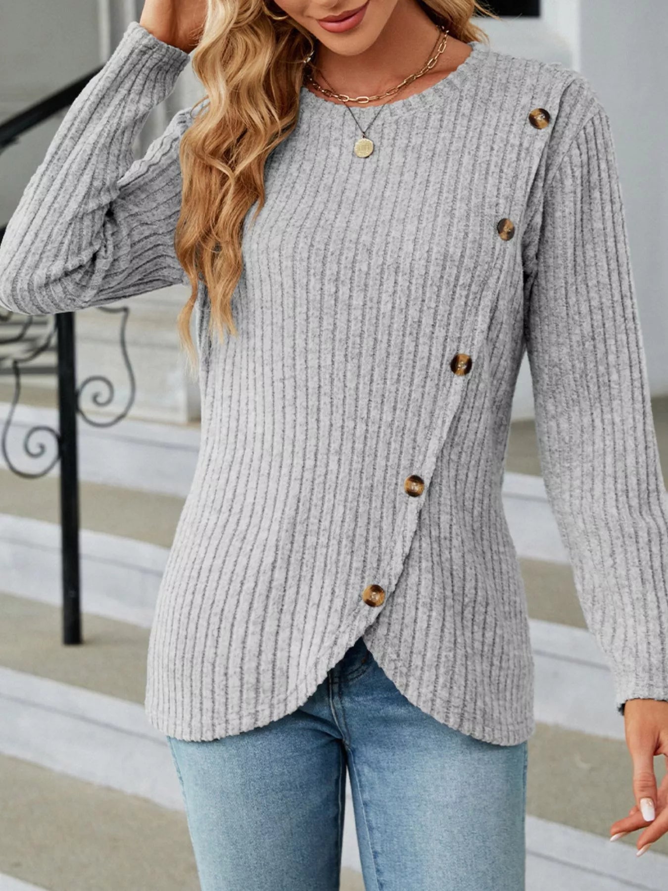 Alayna - Elegante felpa con bottoni in maglia a costine