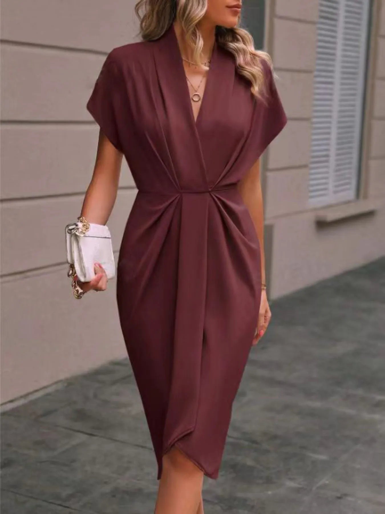 Florrie - Elegante abito midi arricciato con scollo incrociato