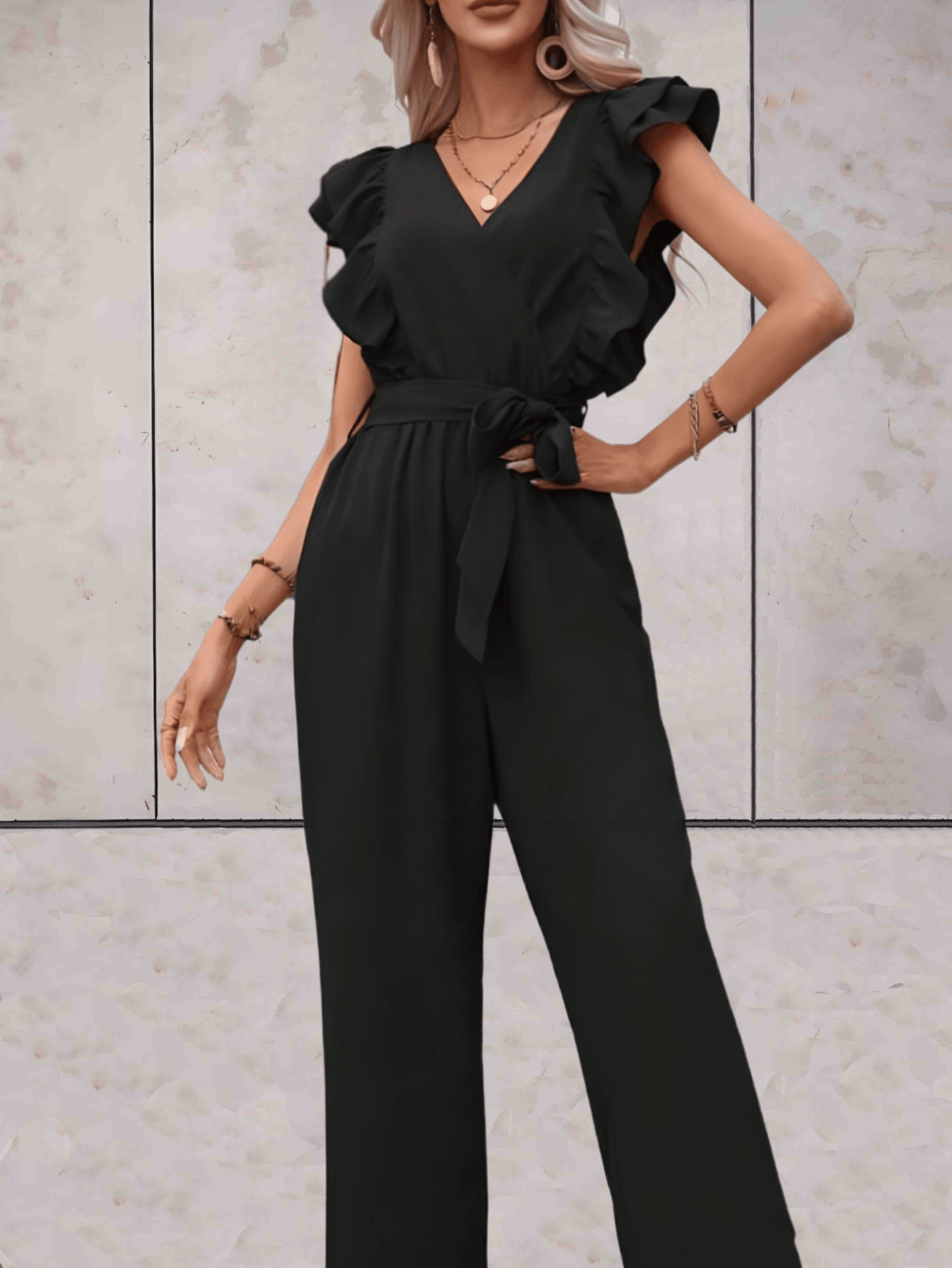 Wesslyn - Elegante Tuta con Volant e Scollo a V