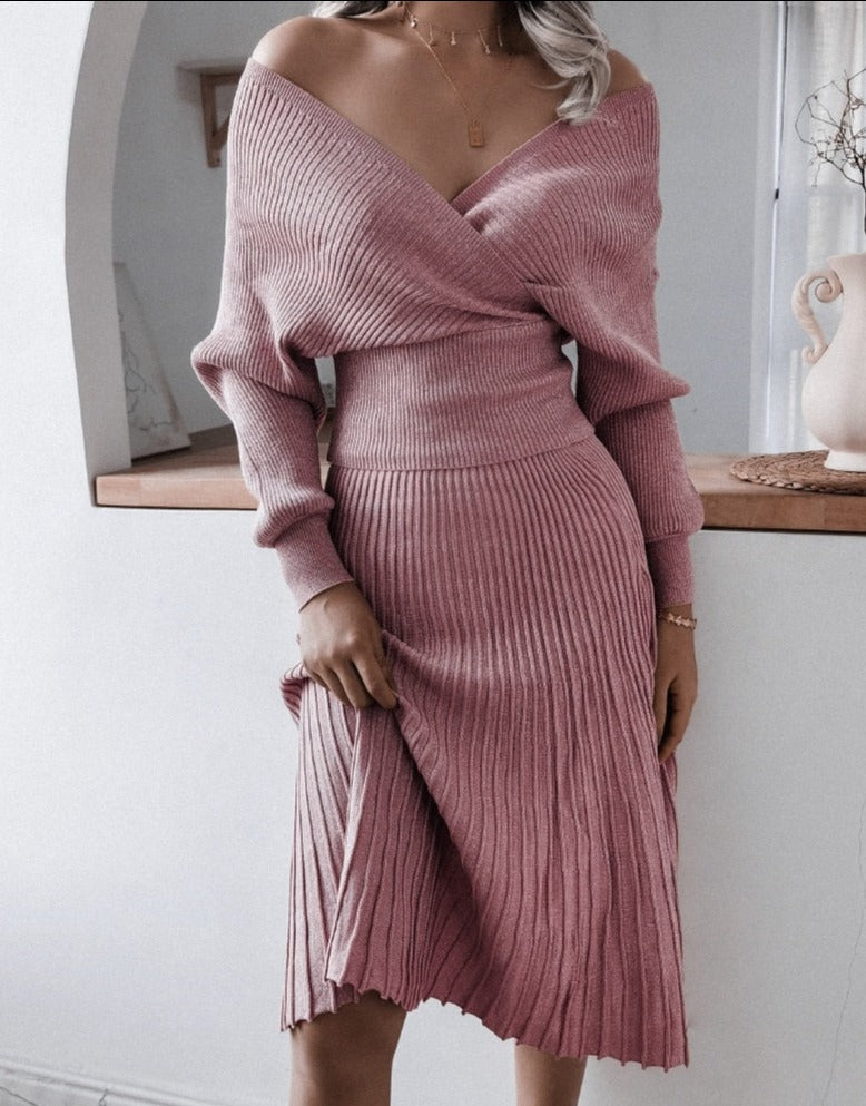Clair - Set Elegante con Maglione Scollo Profondo a V e Gonna