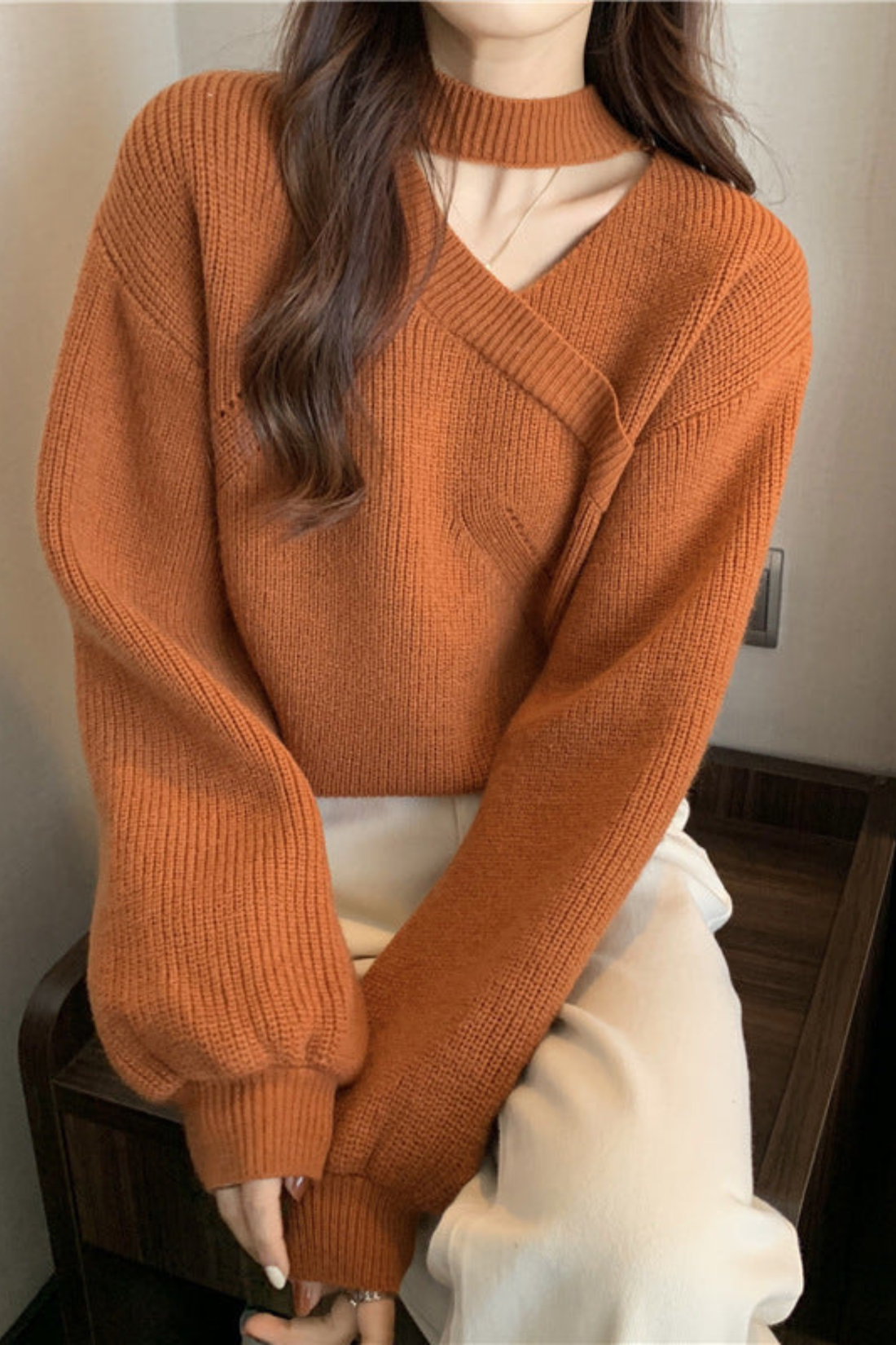 Maglione Donna con Scollo a V Incrociato e Choker