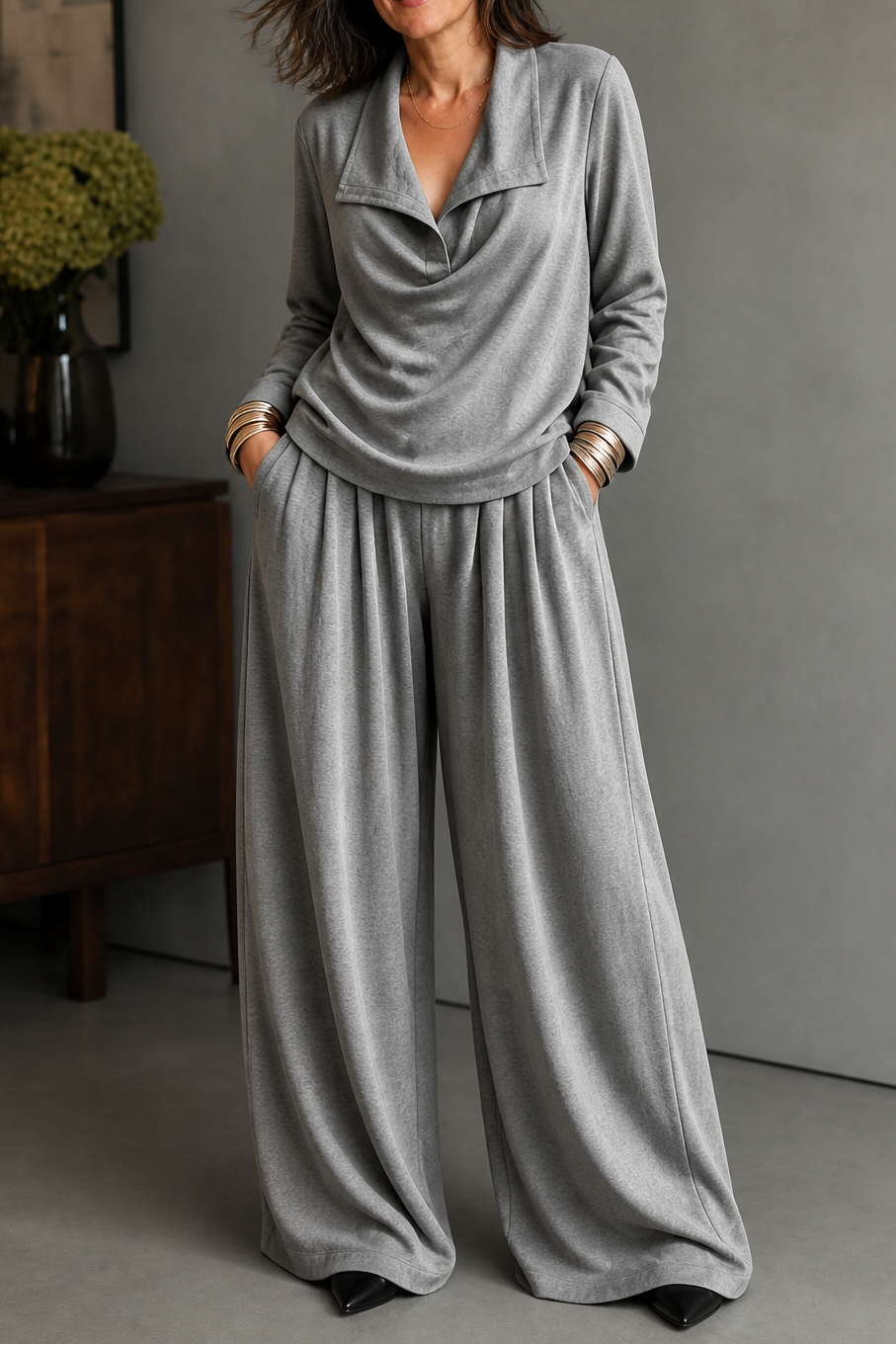 Completo da Donna con Top Drappeggiato sul Collo e Pantaloni