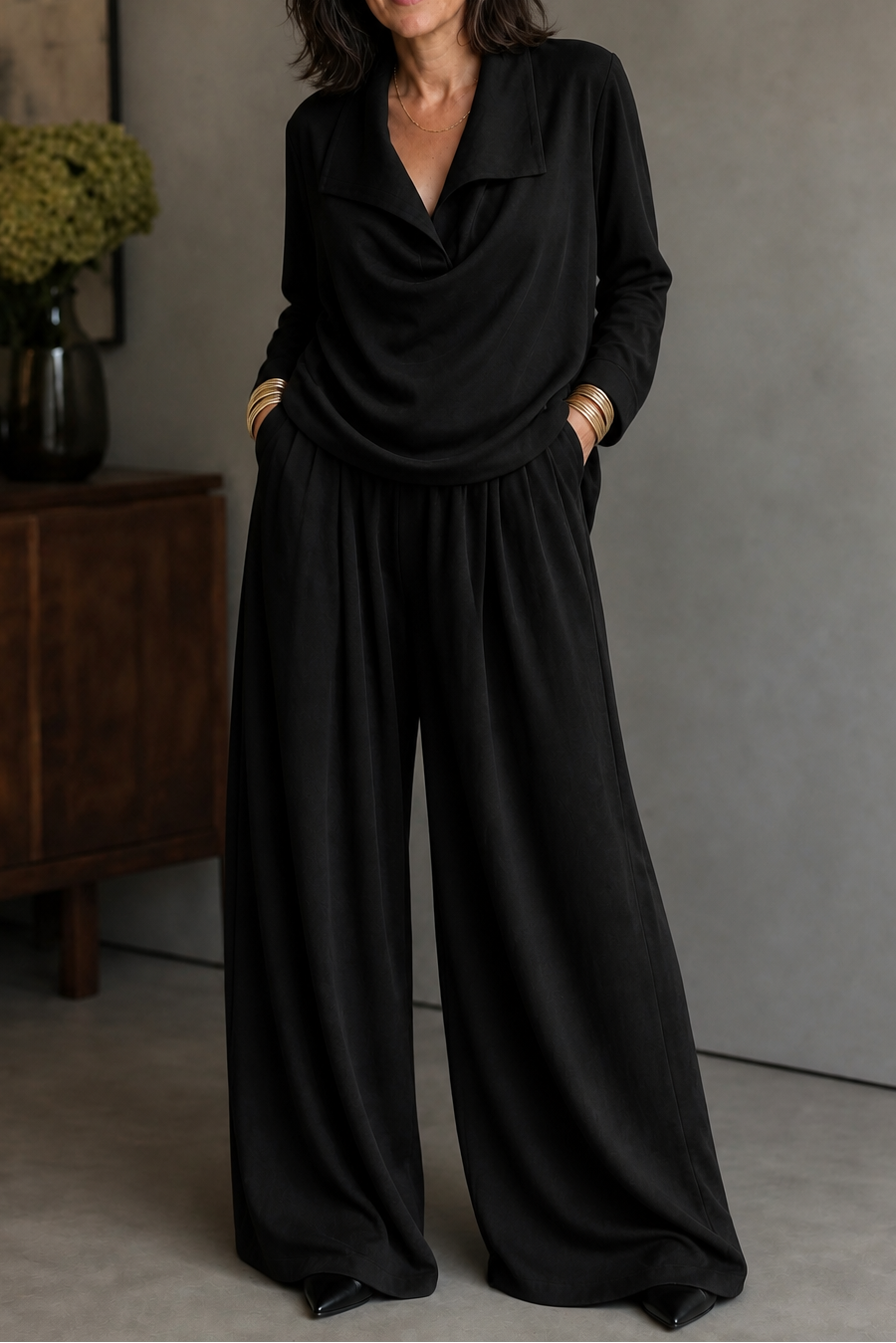 Completo da Donna con Top Drappeggiato sul Collo e Pantaloni