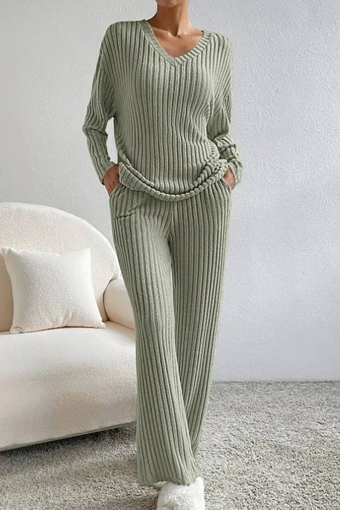 Completo in Maglia a Costine con Pantaloni da Donna