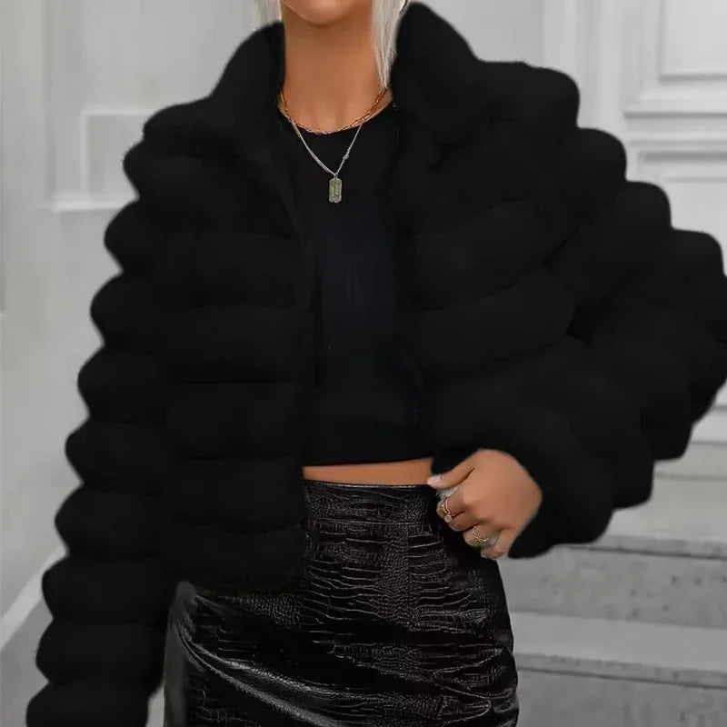 Fionna - Elegante Cappotto Imbottito in Eco-Pelliccia