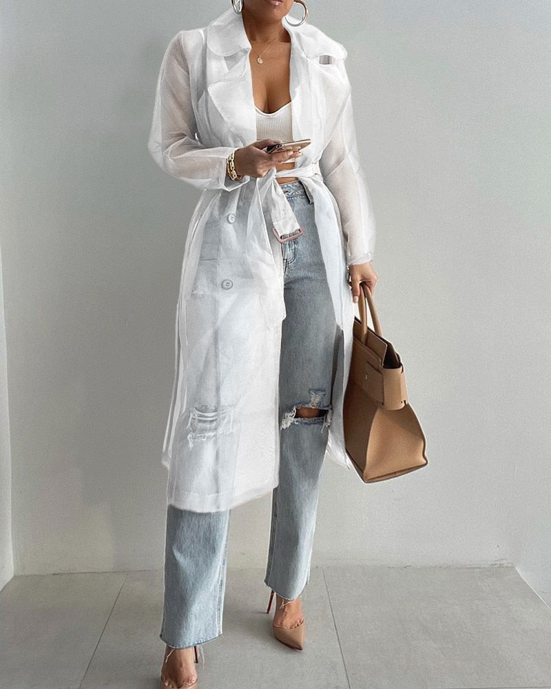 Zendaya - Trench elegante in pizzo e mesh trasparente