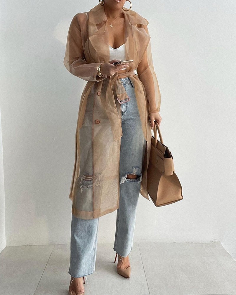 Zendaya - Trench elegante in pizzo e mesh trasparente