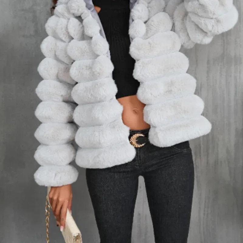 Fionna - Elegante Cappotto Imbottito in Eco-Pelliccia