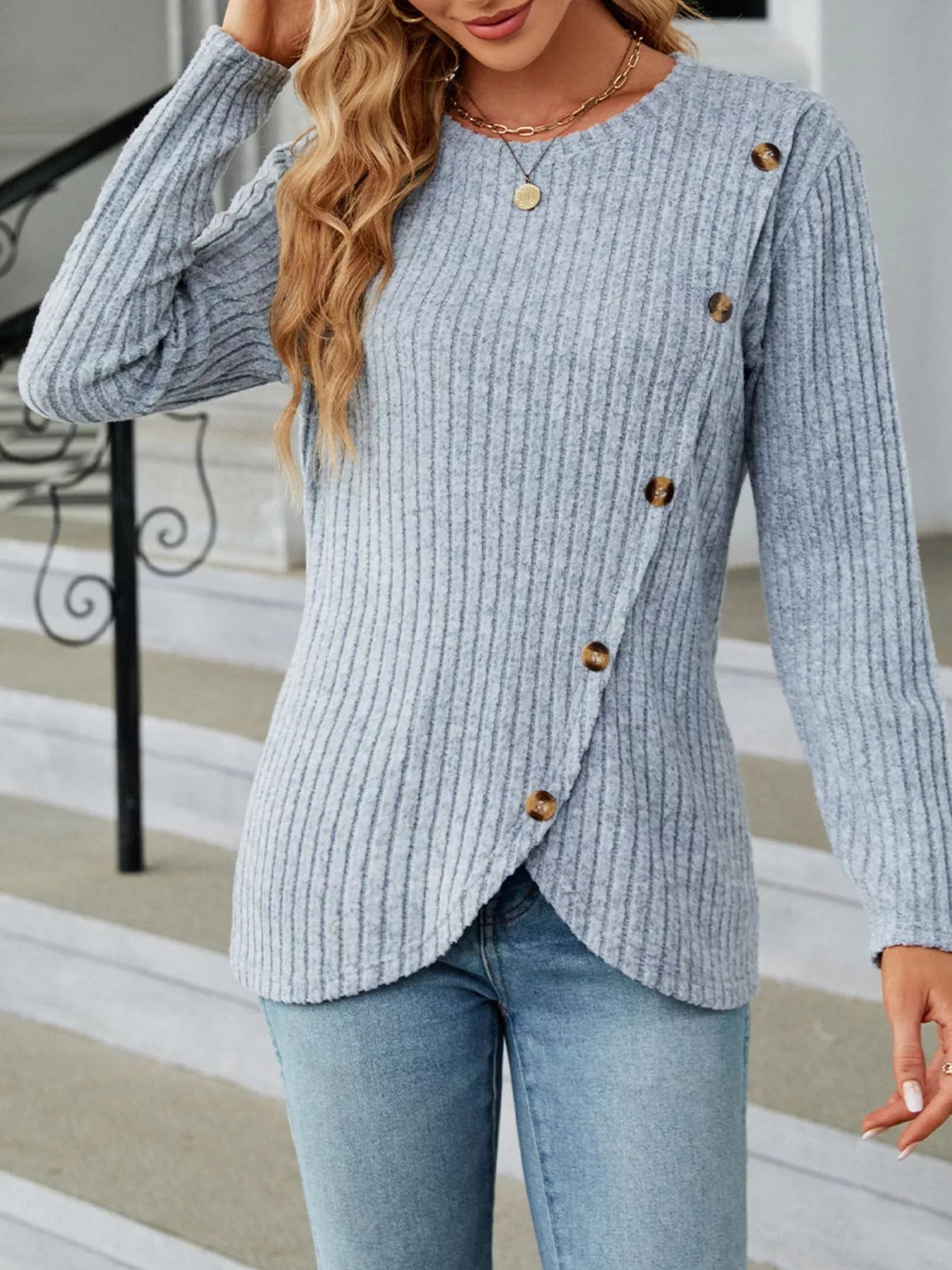 Alayna - Elegante felpa con bottoni in maglia a costine