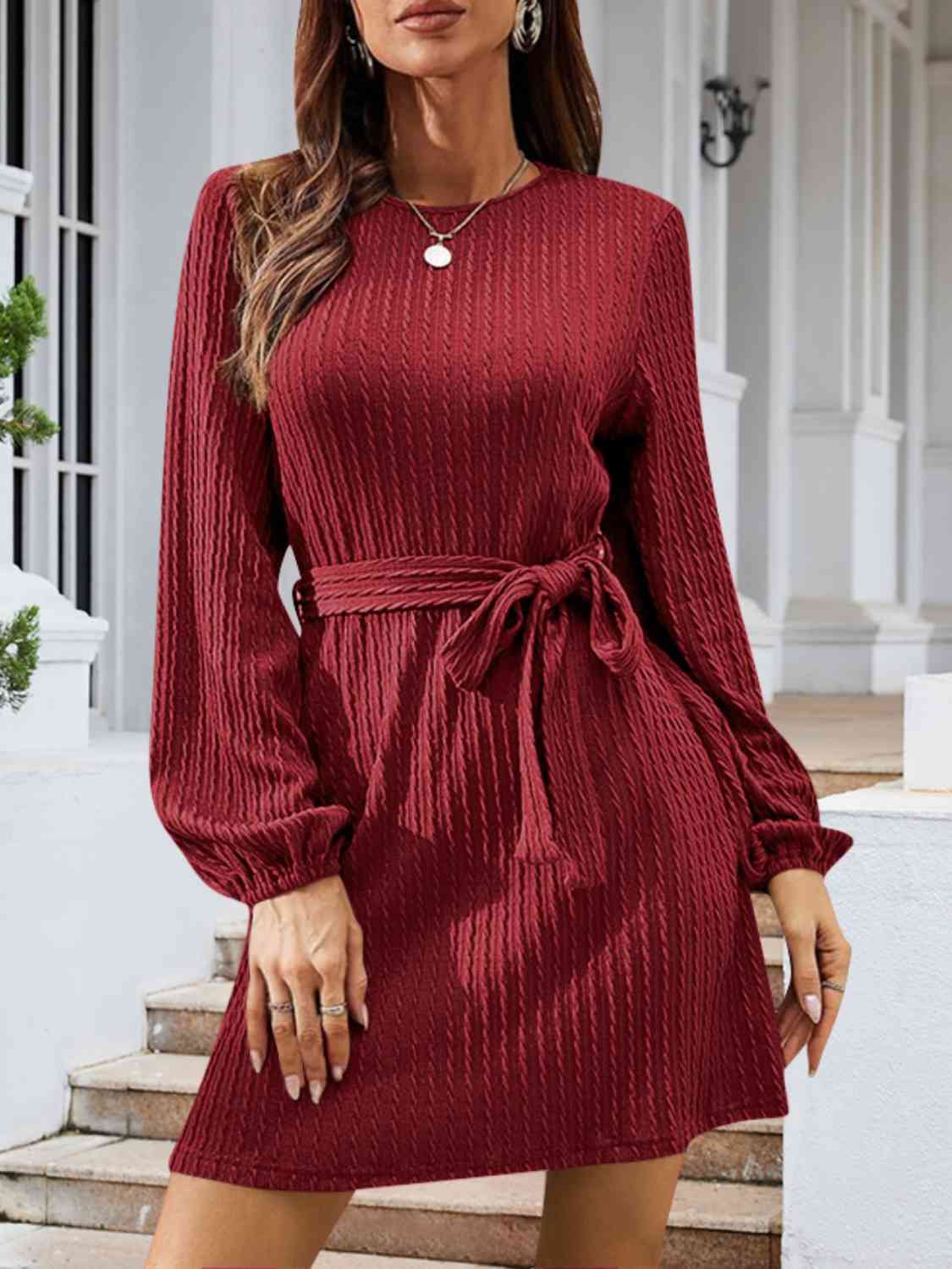 Cassia - Elegante abito maglione a trecce con cintura in vita