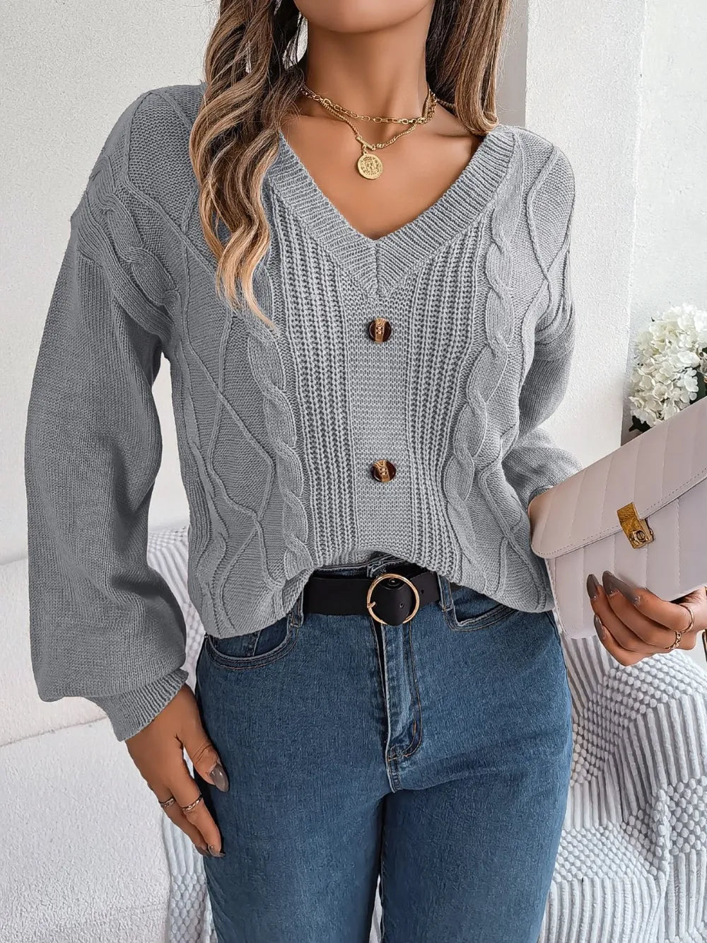 Akira - Maglione ampio in maglia intrecciata con bottoni e scollo a V
