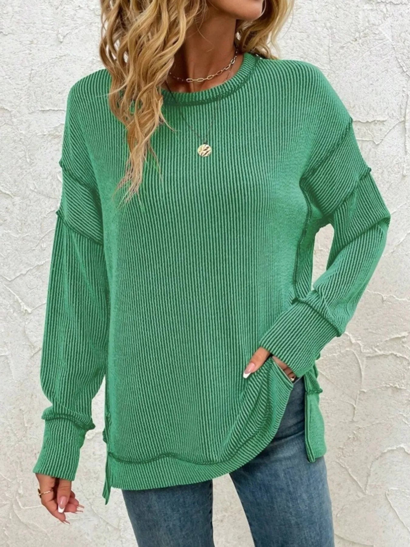 Aimy - Elegante maglione a righe con scollo rotondo e spacco laterale