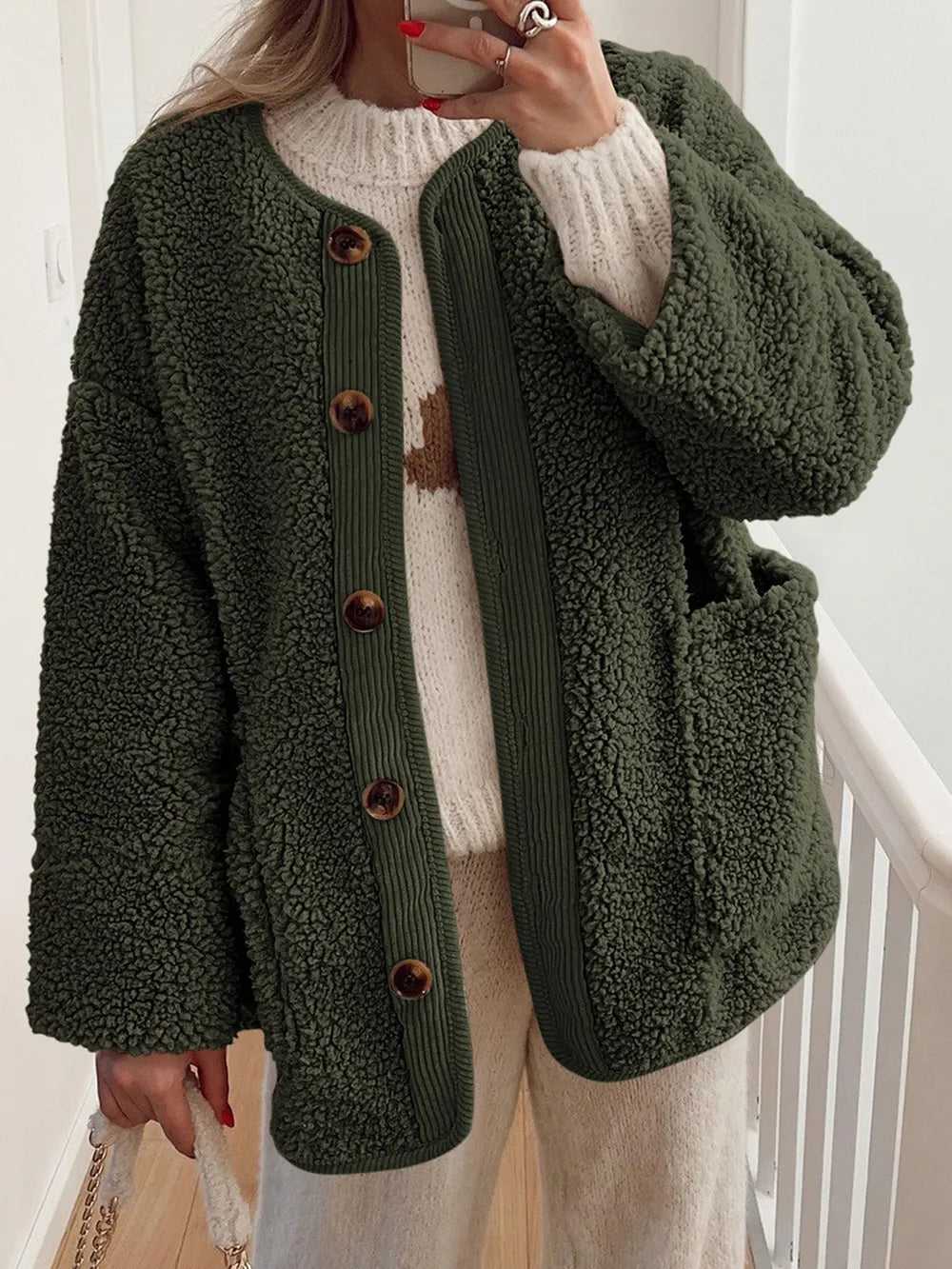 Yasley - Giacca sherpa con bottoni a contrasto e tasche