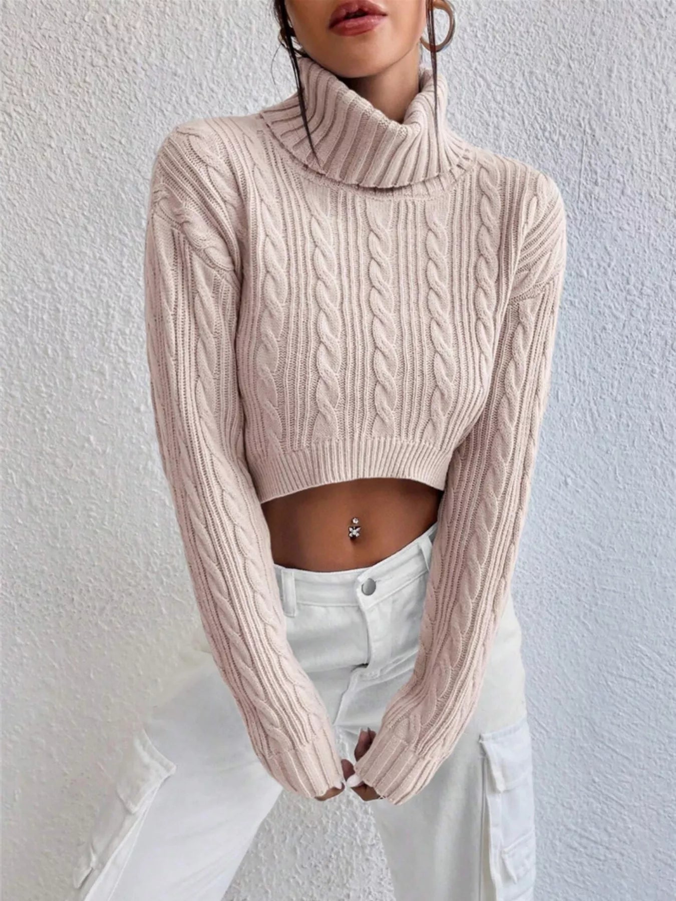 Dianne - Elegante maglione corto a trecce con collo alto e maniche lunghe