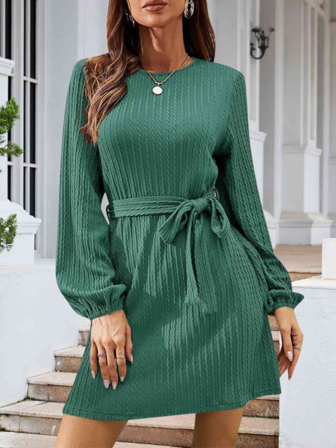 Cassia - Elegante abito maglione a trecce con cintura in vita