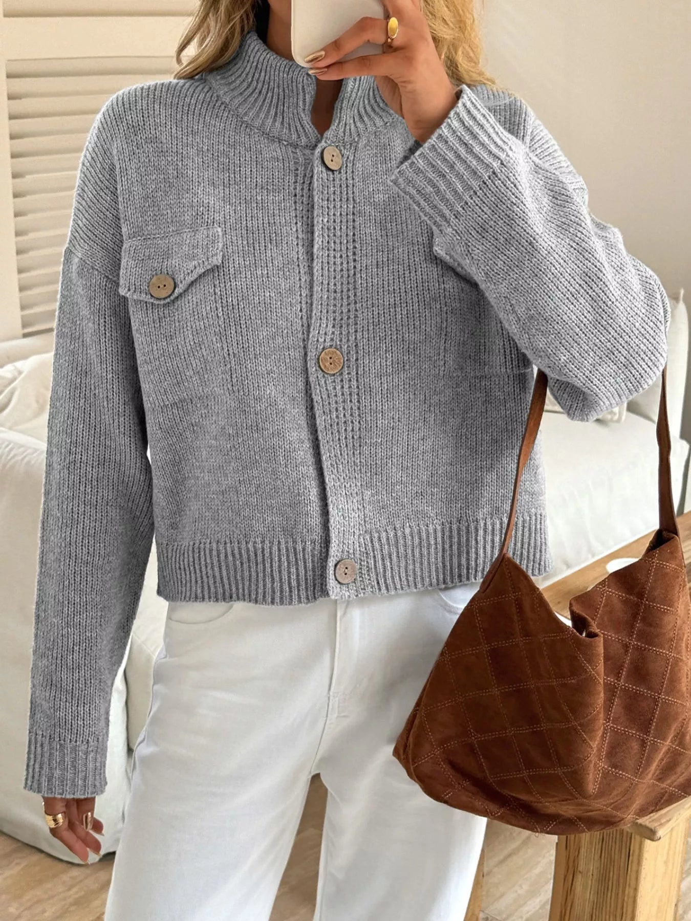 Delainey – Cardigan Elegante e Versatile in Maglia con Bottoni