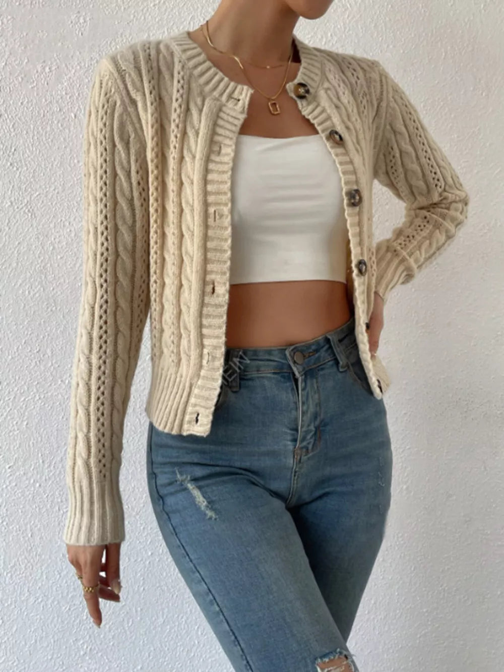 Tianna - Cardigan accogliente in maglia a trecce con bottoni