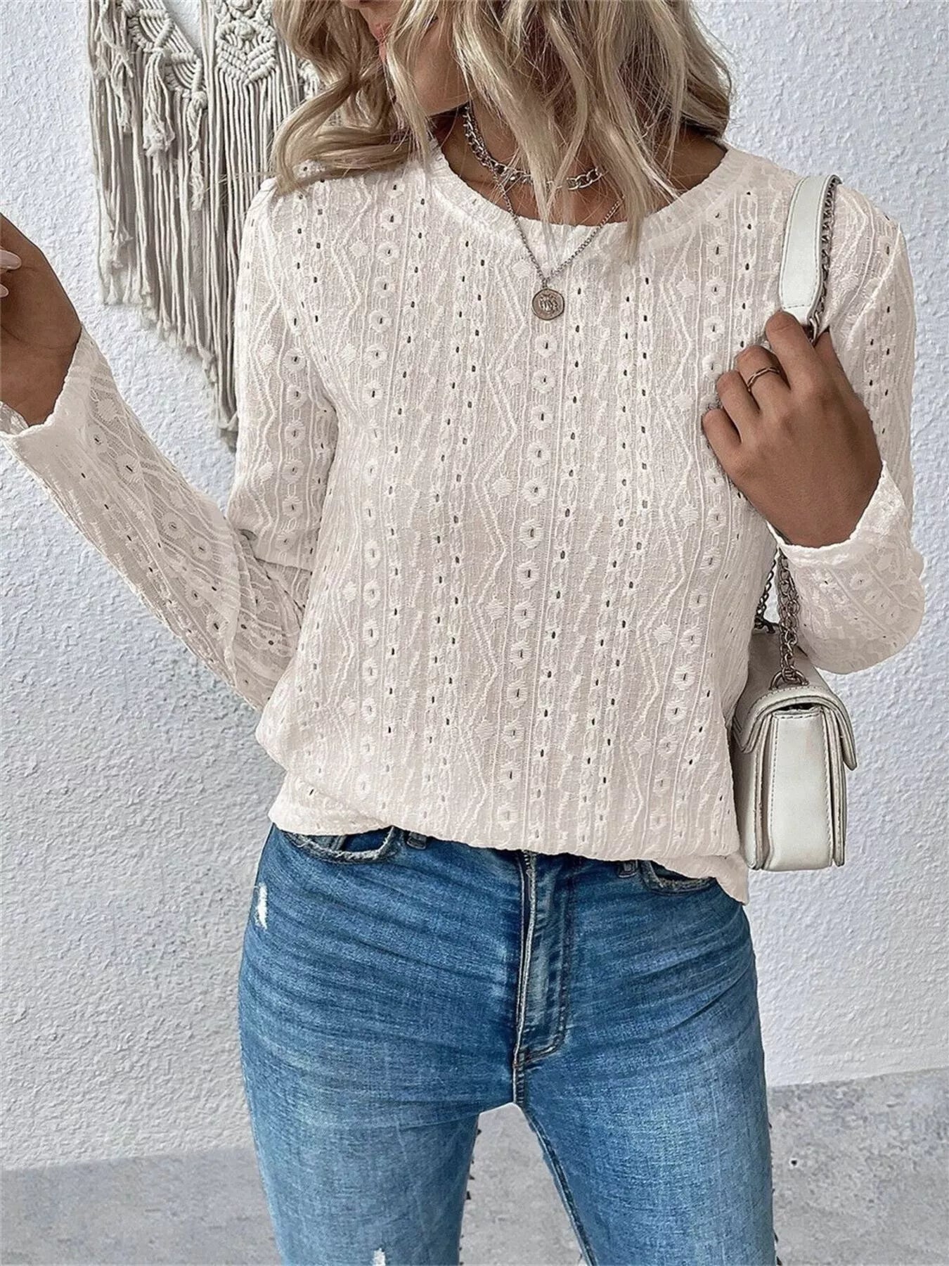 Kaity - Elegante blusa a maniche lunghe con scollo rotondo e ricami traforati